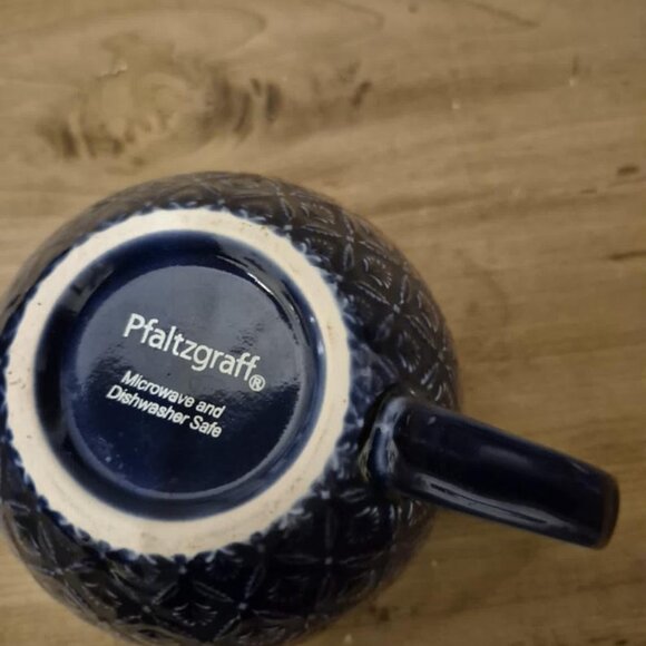 Pfaltzgraff Old England print coffee mug. Dark blue with black rim. Perfect cond - Picture 2 of 6